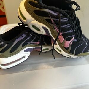 Nike Youth Sneakers - Black, Green, Pink, Purple